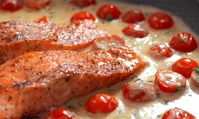 Роскошное горячее на Новый год. Нереально вкусный рецепт: томим лосось в густом сливочном соусе по-ресторанному