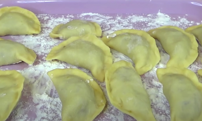 Сделали целую гору пельменей из 350 граммов фарша. Показываем секретный ингредиент рецепта