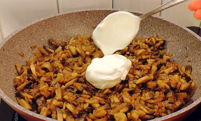 Соединяем драники и курицу. Делать просто, а получается вкуснее мяса по-французски