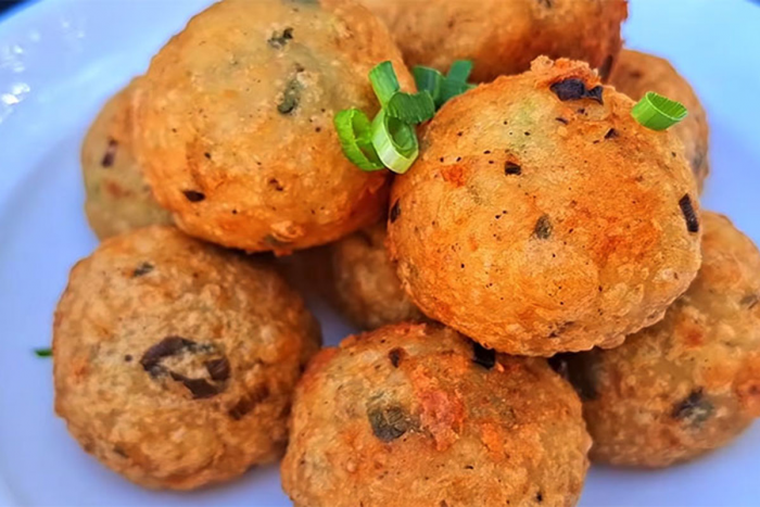 Картофельные шарики с сыром и салом: проще пюре и вкуснее