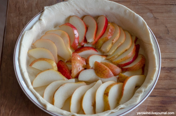 Пирог с грушей и сыром