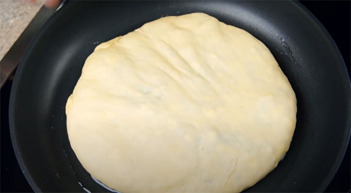 Взяли лист теста и сделали 3 вида разной выпечки за минуты: лепешки, хычины и плацинды