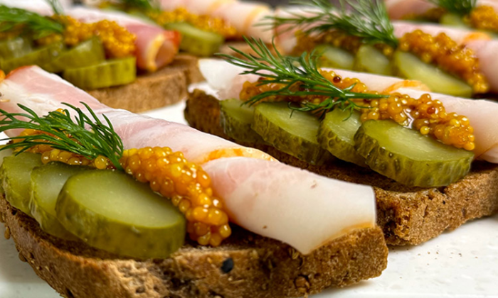 Бутерброды «Выручайка»: быстрая закуска из того, что уже есть в холодильнике