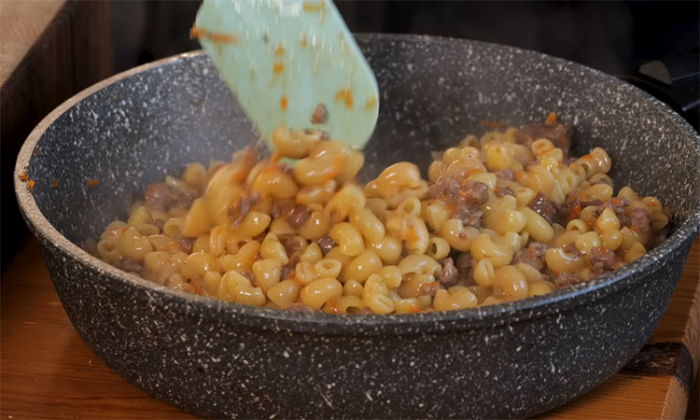 Делаем макароны по-флотски в 2 раза вкуснее. Просто ставим на курином бульоне