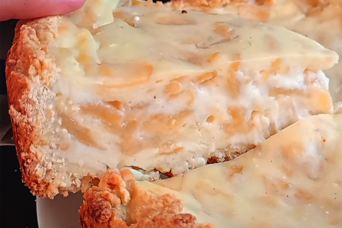 Простой рецепт вкусного пирога с яблоками и творожно-заварным кремом на песочной основе