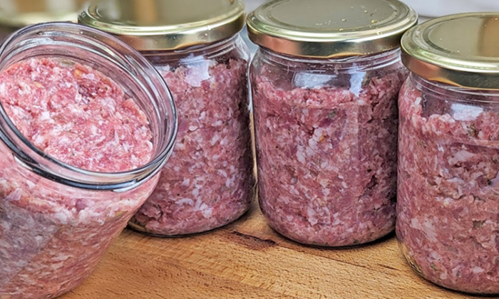 Мясной рулет в банке. Просто закладваем фарш и ставим в кастрюлю с водой