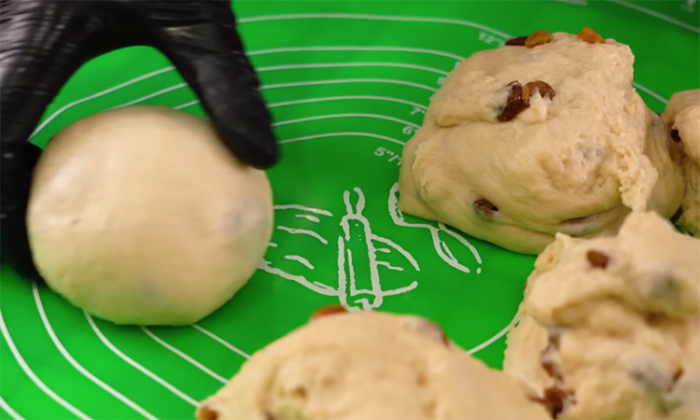 Всегда готовьте к Пасхе: мягкие, сдобные сайки разлетятся со стола моментально