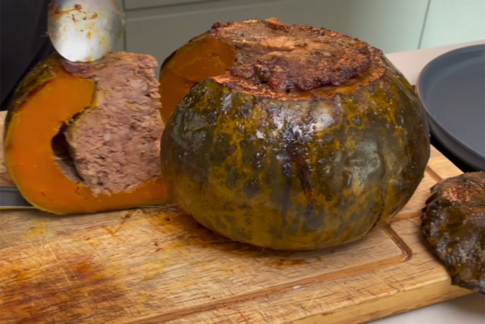 Фаршируем тыкву мясом: рецепт эффектного ужина на большую компанию