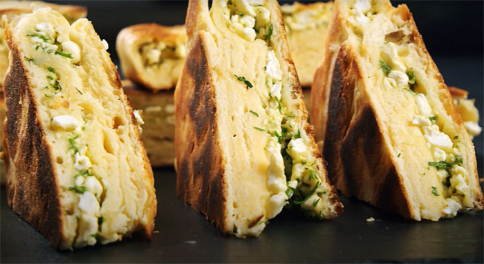 Взяли лист теста и сделали 3 вида разной выпечки за минуты: лепешки, хычины и плацинды