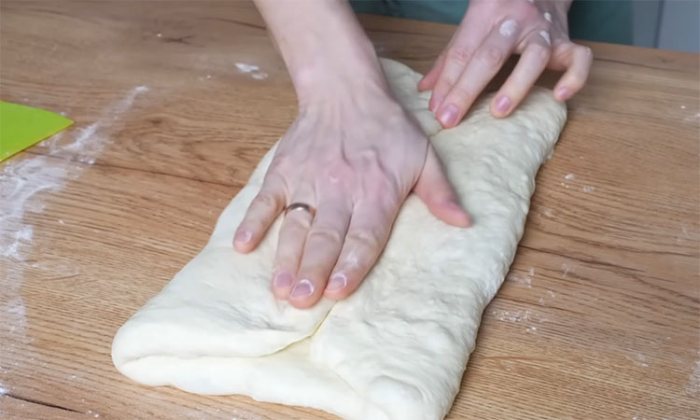 Домашний хлеб в рукаве: пышный, с тонкой хрустящей корочкой. Остается свежим долго и не крошится