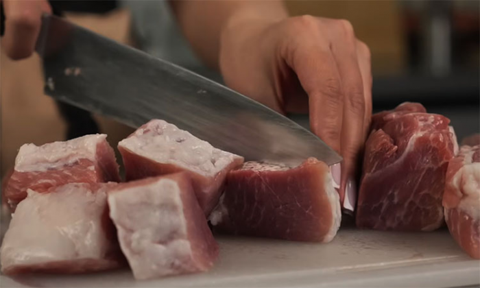 Шашлык с дымком не выходя из дома: вкус ровно как на мангале, хотя готовили в обычной духовке