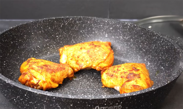 Простой рецепт узбекского плова для обычной кухни. Делаем с куриными бедрами