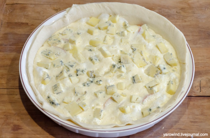 Пирог с грушей и сыром