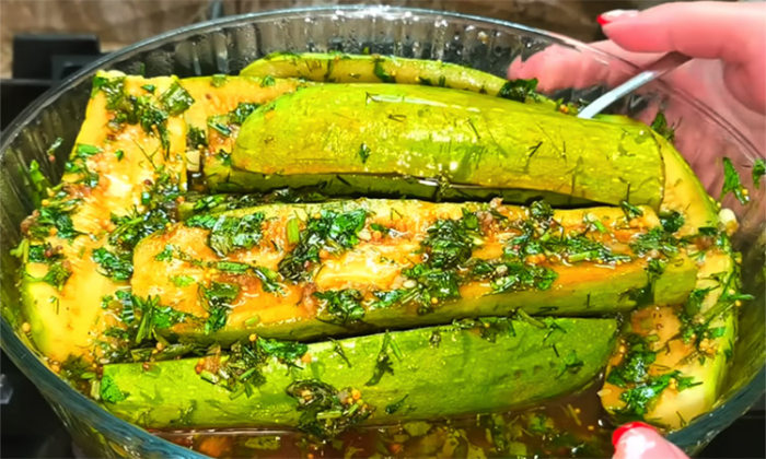 Летний хит из кабачков без жарки: секрет невероятного вкуса в идеальном маринаде