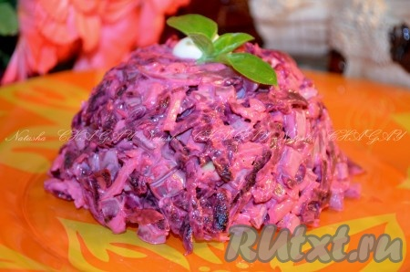 Салат с кальмаром и свеклой