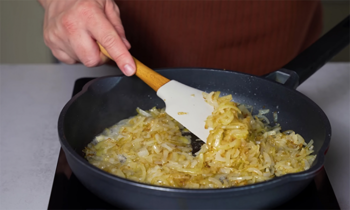 Бархатистый соус: сделает курицу нежной и восхитительной. Сочное филе без лишних хлопот в грузинском стиле