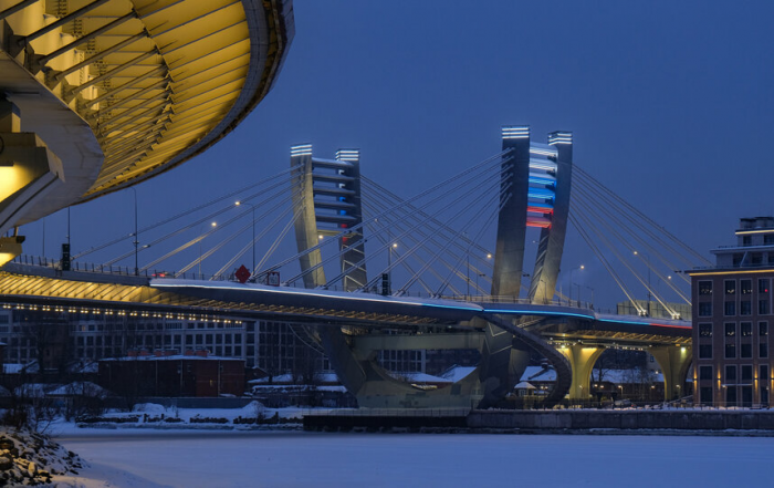 В Петербурге подсветят мосты и зажгут факелы Ростральных колонн в честь Дня защитника Отечества