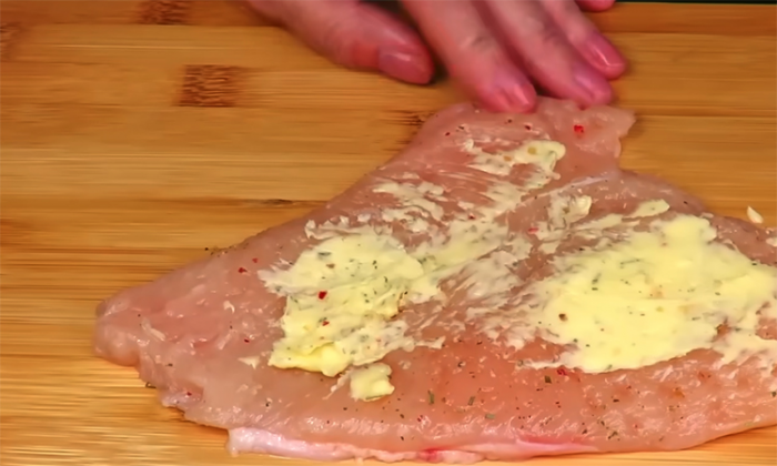 Заворачиваем курицу рулетиками и фаршируем: вкусно и просто, подойдет к праздничному столу