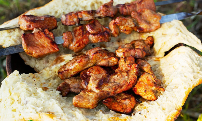 Шашлык из Кахетии с гранатовым соком: мягкое мясо и хрустящая корочка