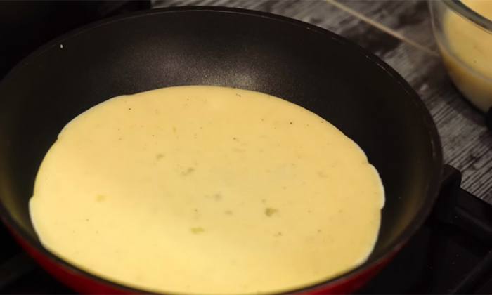 Всего 3 ингредиента, но такой салат вы не пробовали. Тут и блины, и нежная заправка, и почти без затрат