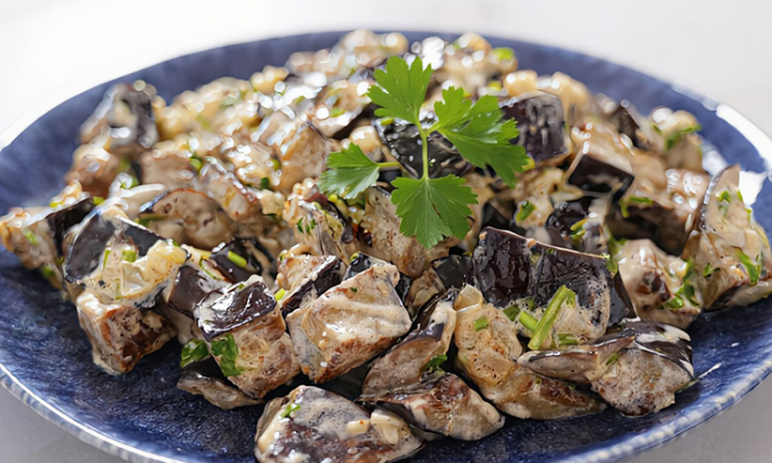 Потрясающий рецепт из баклажанов. Получатся как грибы на вкус, в сметанном соусе
