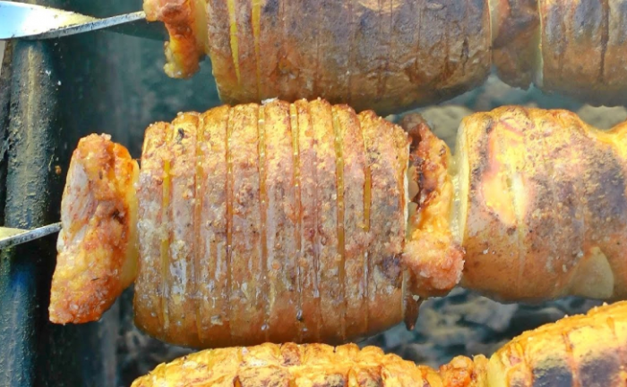 Картошка на мангале с салом: вкуснейший шашлык удивит даже мясоедов