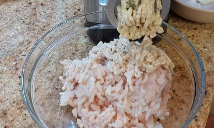 Сочный рецепт рыбных котлет совсем без запаха: вся тонкость в спрятанном внутри масле