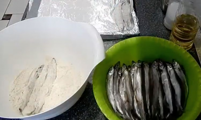 Мойва в духовке с хрустящей корочкой: без жарки, брызг и запаха
