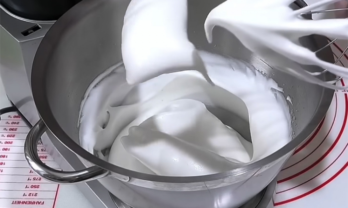 Конфеты Рафаэлло, но в стиле пирожного: на основе бисквита получается вкуснее магазинных