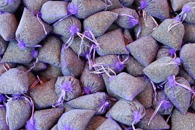 Вторая жизнь капроновых колгот – полезные советы для дома и дачи