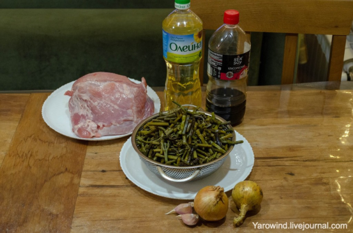 Папоротник со свининой