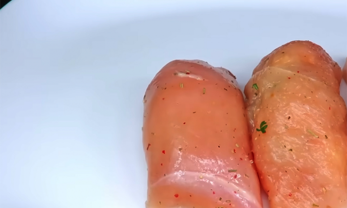 Заворачиваем курицу рулетиками и фаршируем: вкусно и просто, подойдет к праздничному столу