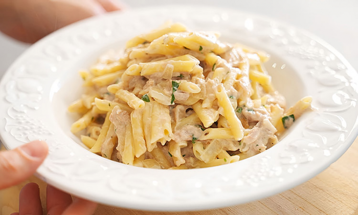 Сливочные макароны с сыром и чесноком. Без мяса, но потрясающе вкусно