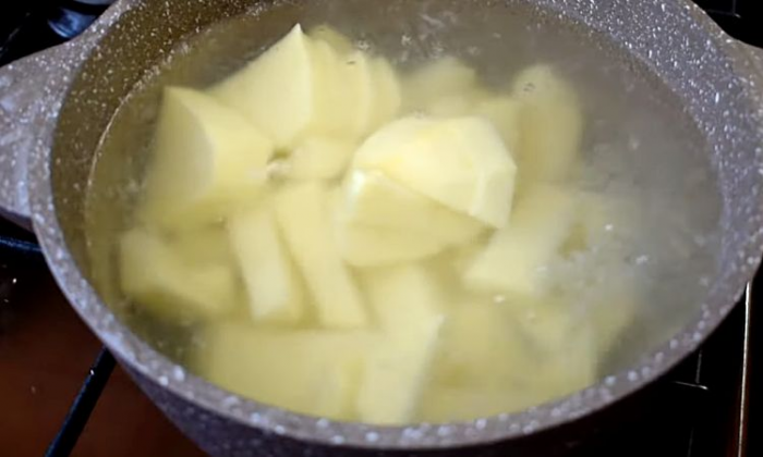 Пирожки с картошкой готовим по рецепту с рынка. За 10 минут уже на столе