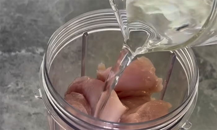 Домашняя куриная колбаса, ей уступит даже дорогая ветчина. Готовим прямо в стакане