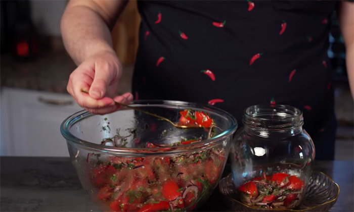 2 лучшие кавказские закуски к шашлыку: разберут быстрее мяса
