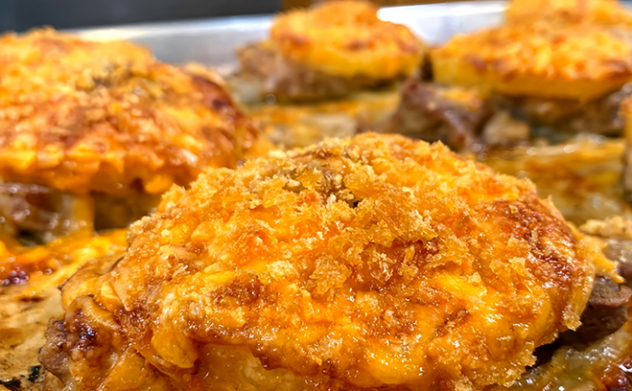 Мясо по-французски без майонеза, а соусом бешамель: сочное, вкусное, растает во рту