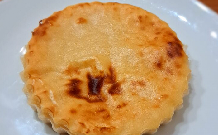 Взяли форму для кексов и используем для ленивой выпечки. За 5 минут она уже на столе