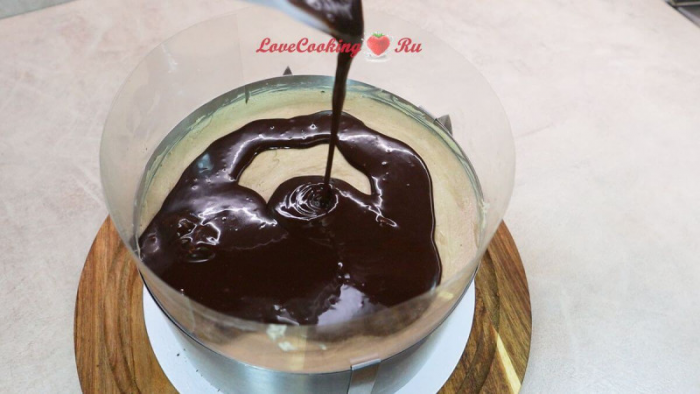 Шоколадный торт с заварным кремом