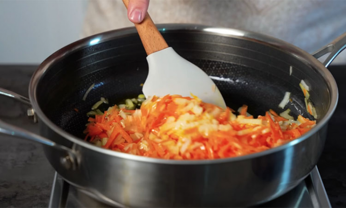 Просто фарш и рис. Почти плов, а на столе всего за 15 минут