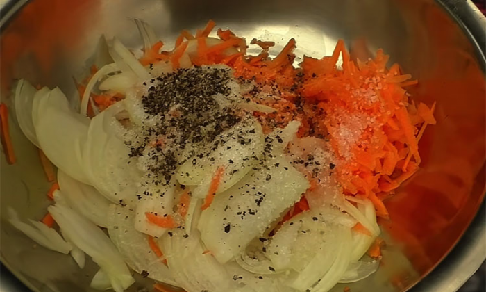 Быстрый и гениальный салат из сырой свеклы. Вкусно: готовьте сразу двойную порцию