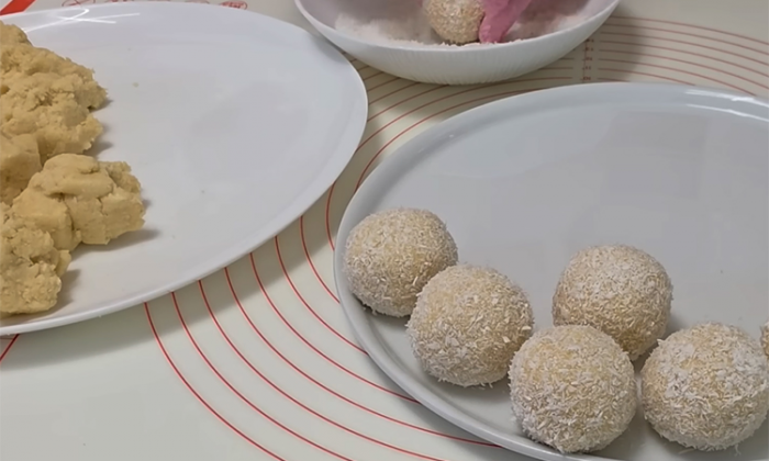 Конфеты Рафаэлло, но в стиле пирожного: на основе бисквита получается вкуснее магазинных