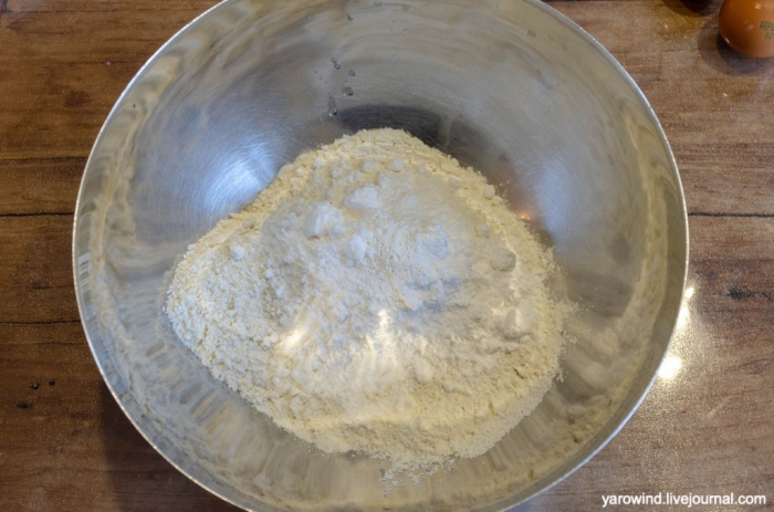 Краковский сырник с изюмом и песочной решёткой