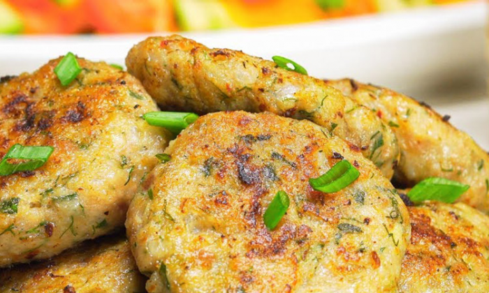 Гора котлет из 400 граммов курицы: нежнее и сочнее обычных, не нужен даже гарнир