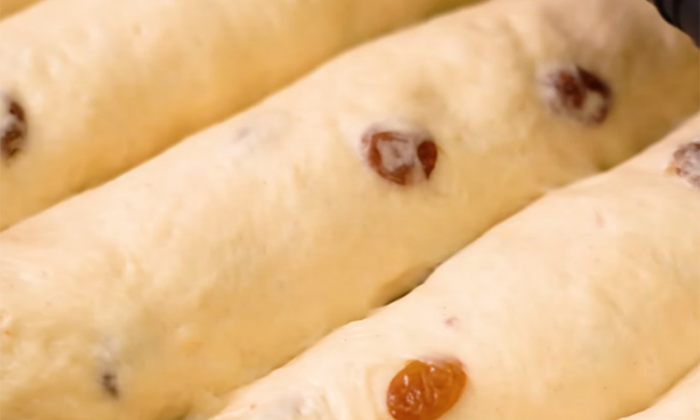 Всегда готовьте к Пасхе: мягкие, сдобные сайки разлетятся со стола моментально