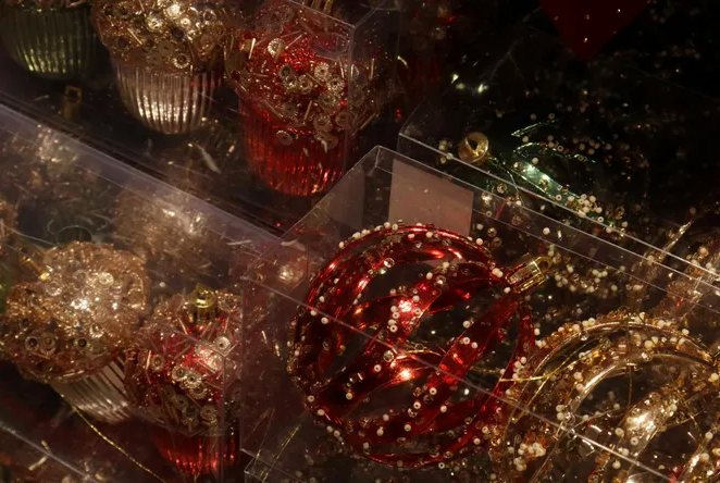 Как удалить блестки с ковров, мебели и со всех остальных покрытий. Убираем последствия праздника