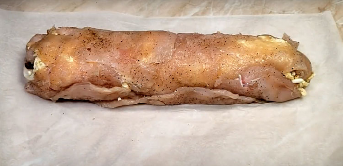 Гениальный способ готовить курицу. Делаем рулет, а внутри салат