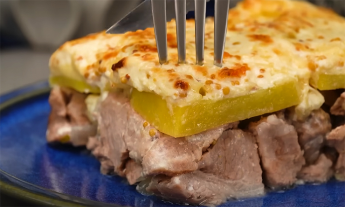 Запекаем с духовке мясо по принципу шашлыка. Будет нежно и ароматно, словно с мангала