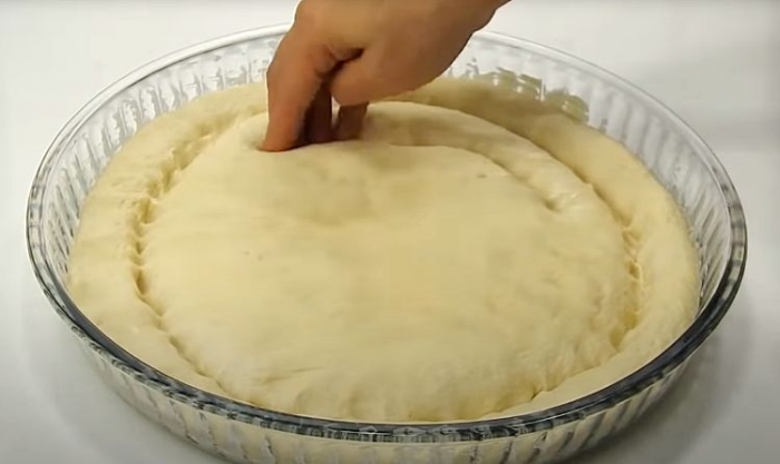 Быстрый пирог из листа теста. Просто сворачиваем в форме и в духовку