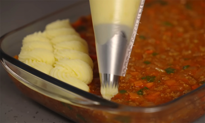 Смешали картошку с фаршем и ужин готов: гораздо вкуснее и проще котлет
